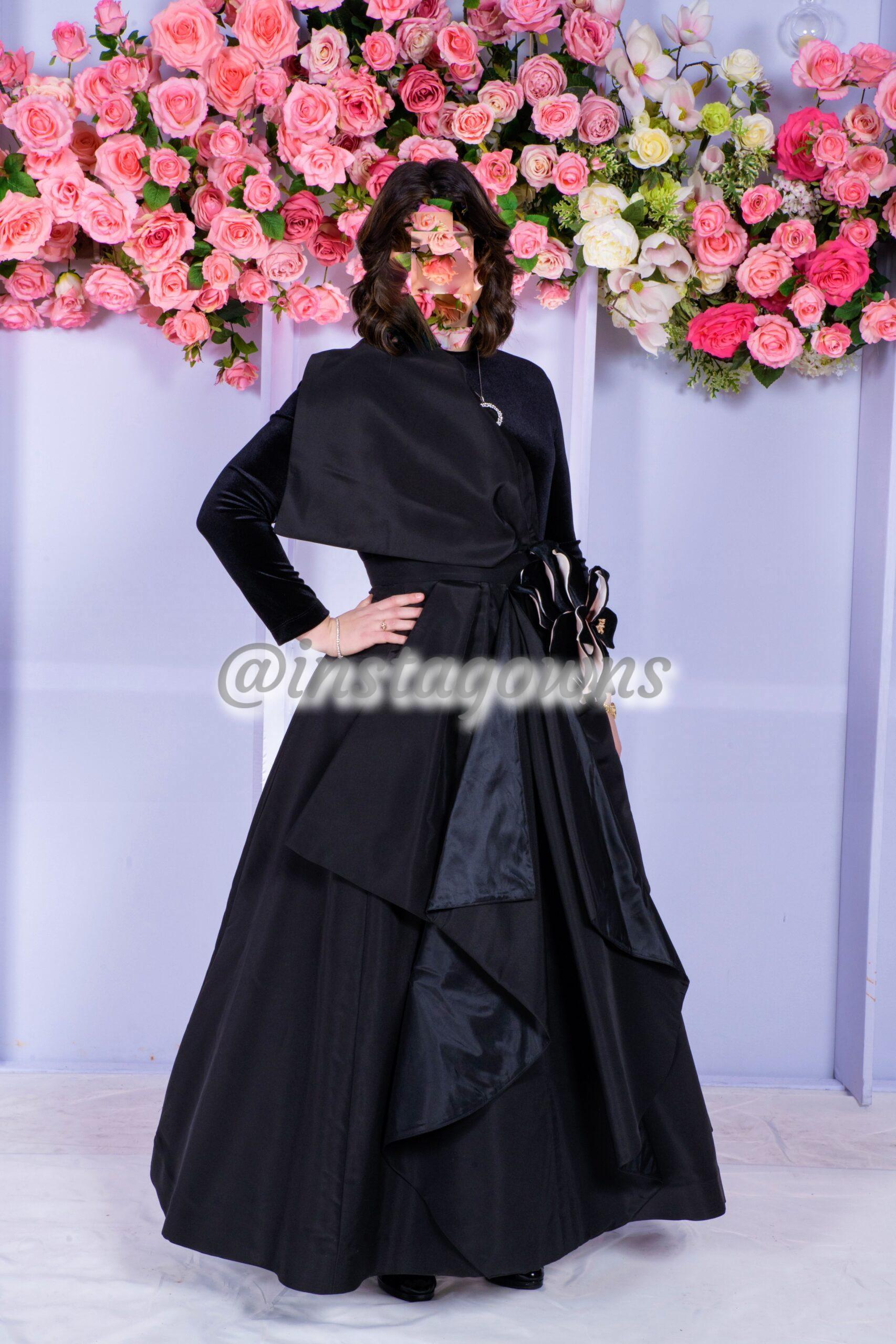 Elegant Oscar black taffeta and velvet Gown for rent.