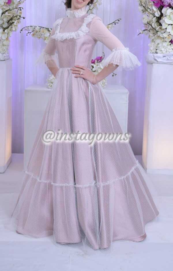 Fit For a Queen wedding Gown for sale