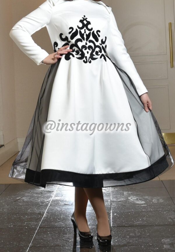 Beautiful Black n white dress for rent