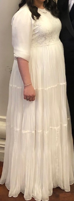 Beautiful white maternity gown for sale