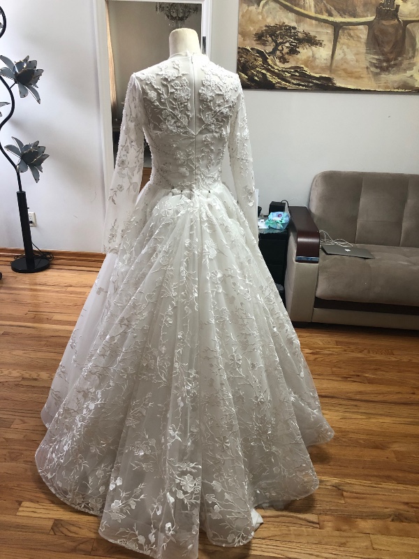 Beautiful wedding gown for rent or sale