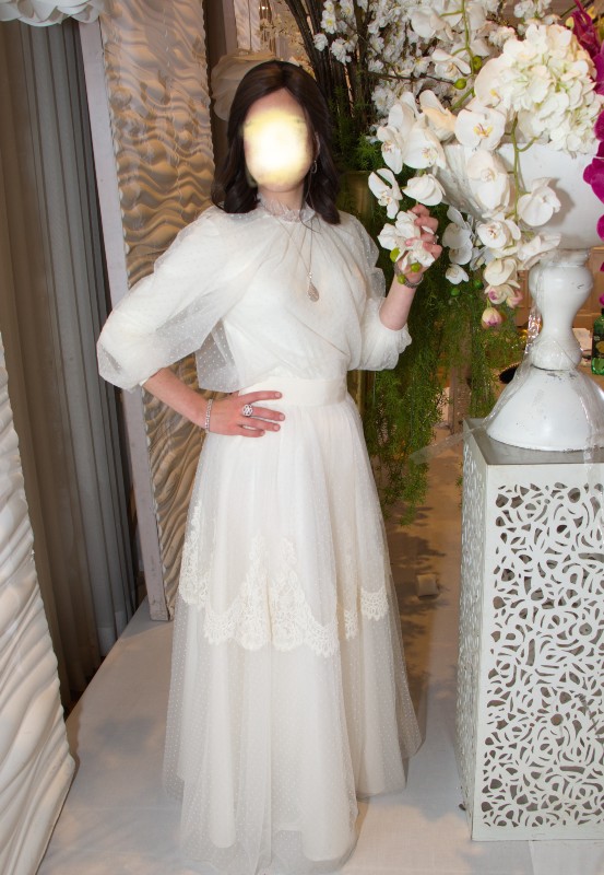 Beautiful Costum Ivory/White Gown for Sale or Rent
