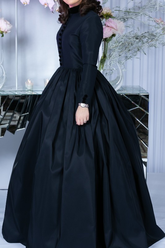 Magnificent Oscar de la Renta Fabric Navy Gown for sale or rent