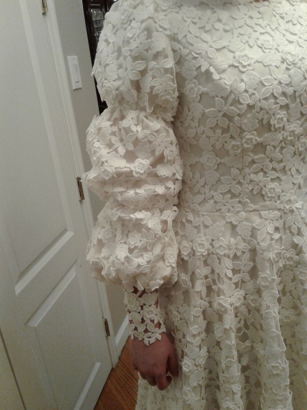 Magnificent Oscar de La Renta white lace gown for sale
