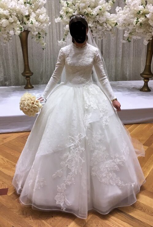 Magnificent Elegant Kleinfeld bridal Gown for Sale