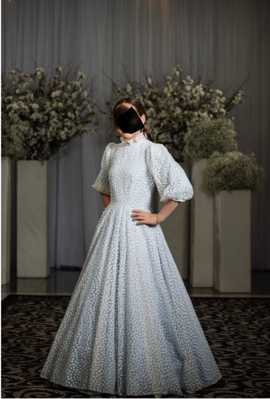 Gorgeous brand new gown for sale
