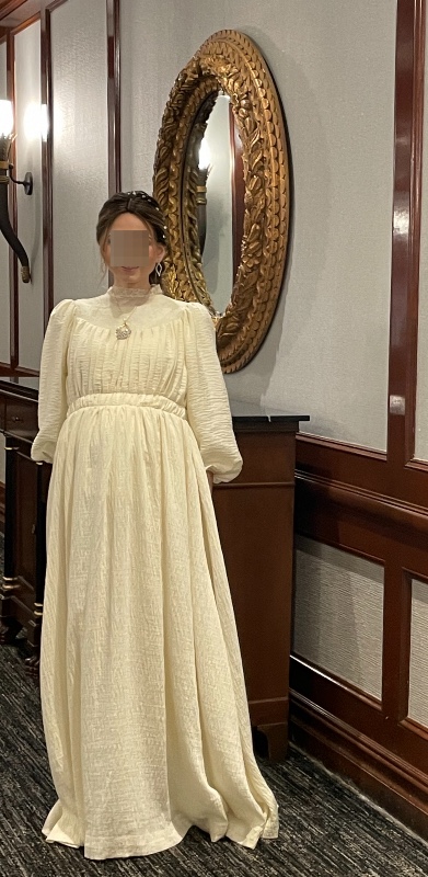Beautiful Cream maternity gown for Rent or Sale