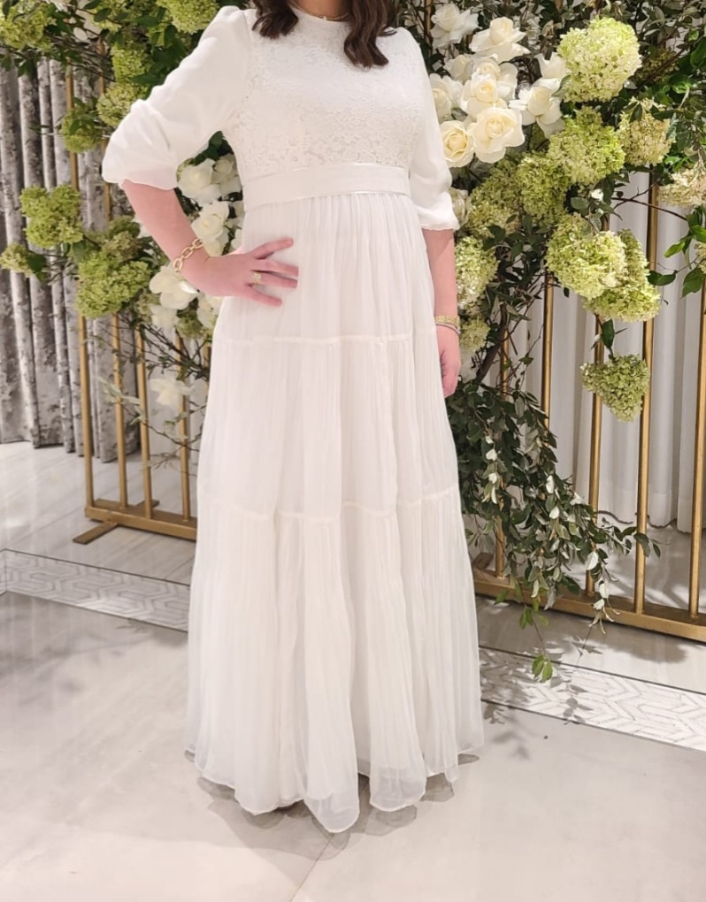 Stunning ivory maternity gown for sale