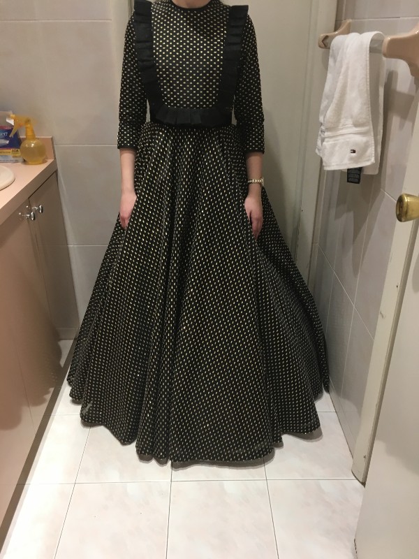 1310042 Black-Gold Gown