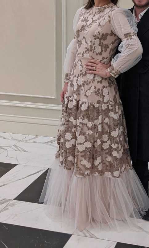 Beautiful Exquisite gown for rent/sale