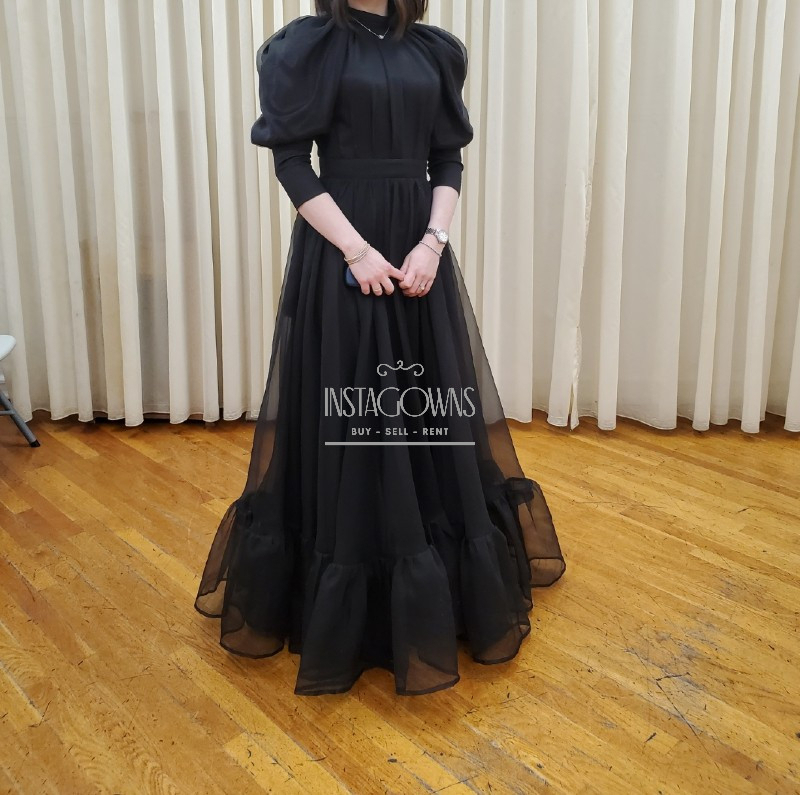 Gorgeous black gown for rent