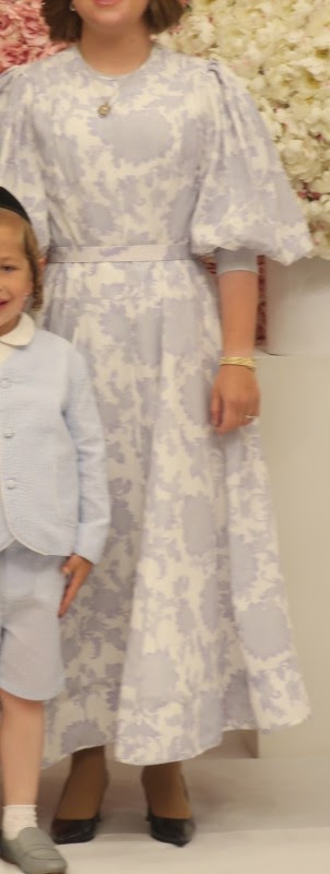 Miri’s elegant light blue/white midi dress for rent or sale