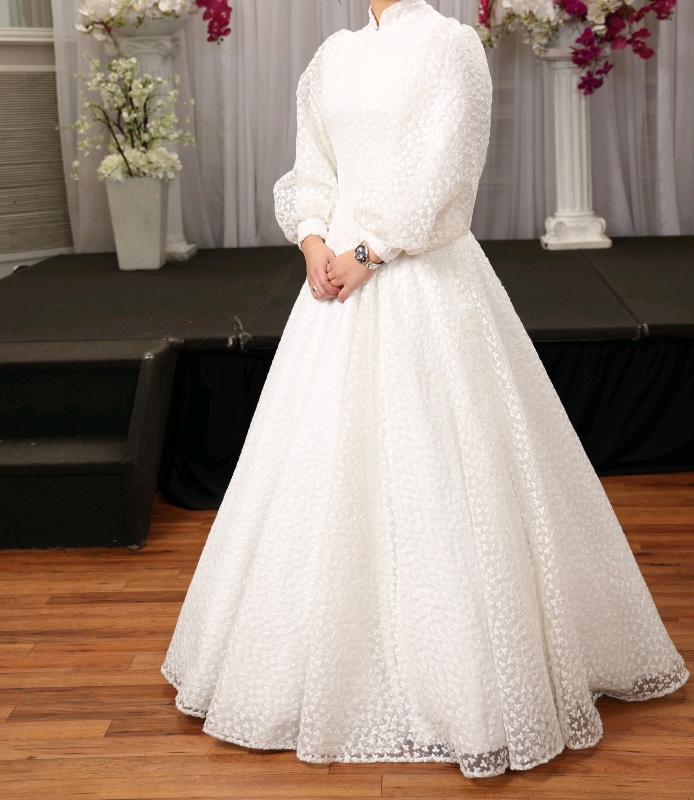 Elegant ivory gown for sale