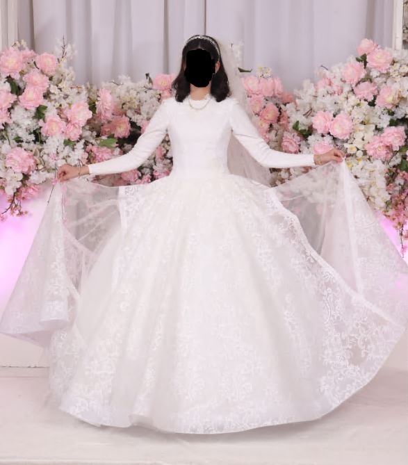 Magnificent Kleinfeld Exclusive For Sale