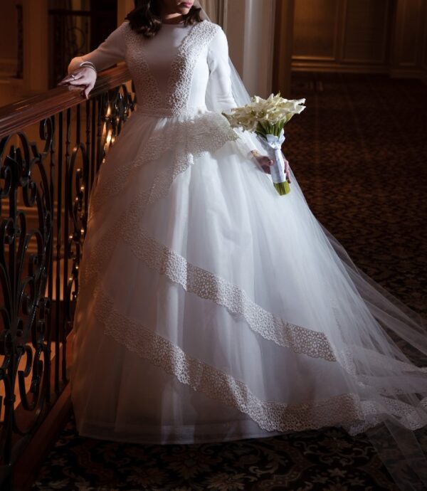 Klienfeld organza and lace bridal ballgown brand new for sale