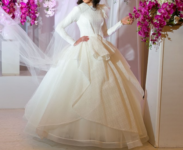 Magnificent Kleinfeld gown for sale