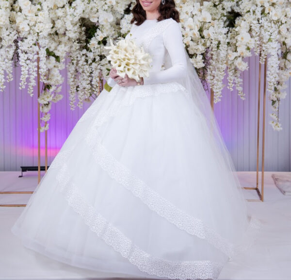 Klienfeld organza and lace bridal ballgown brand new for sale