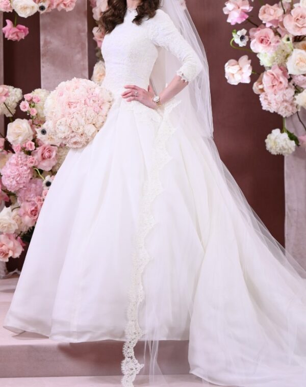 Elegant Kleinfeld’s Designer Gown with train for sale