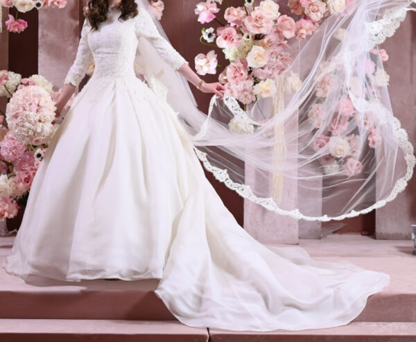 Elegant Kleinfeld’s Designer Gown with train for sale