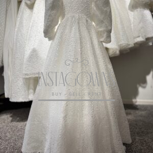 14 brand new magnificent white abstract lace gowns for sale