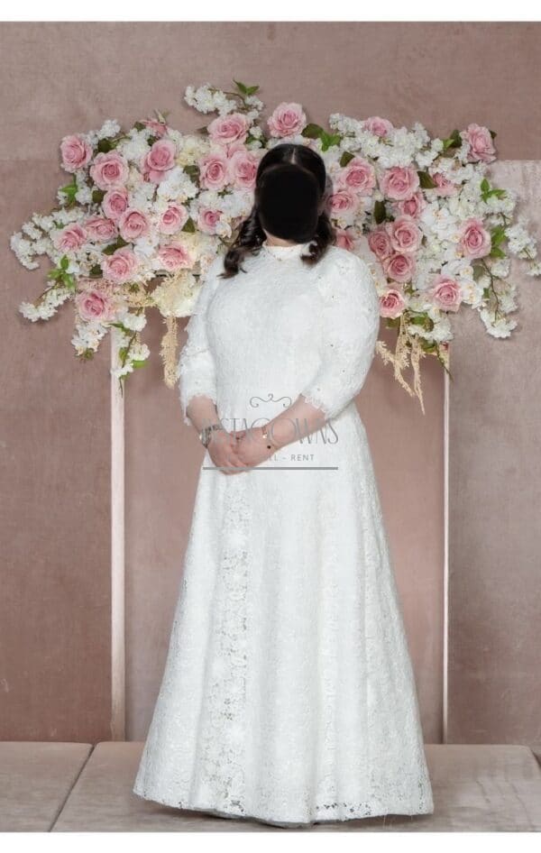 Women’s Gorgeous white lace gown for sale