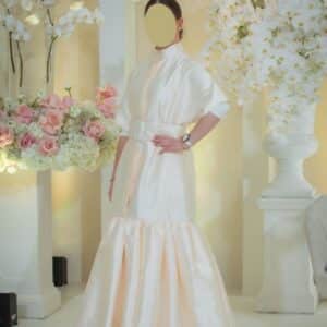 Exclusive and elegant gown. Can be worn with or without collar.
